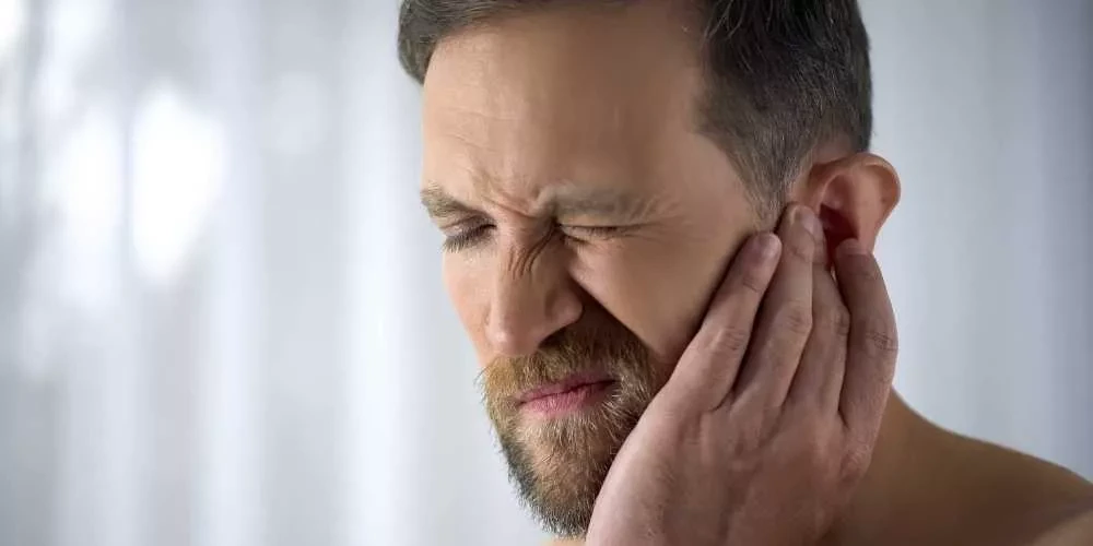 أسباب ألم العصب الخامس ومتى يحتاج تدخل جراحي؟